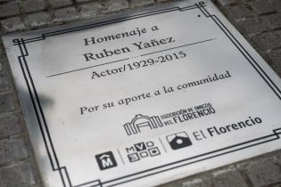Colocación de placas en homenaje a Mercedes Lingeri y a Rubén Yáñez Colocación de placas en homenaje a Mercedes Lingeri y a Rubén Yáñez