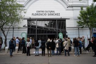 Colocación de placas en homenaje a Mercedes Lingeri y a Rubén Yáñez Colocación de placas en homenaje a Mercedes Lingeri y a Rubén Yáñez