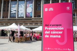 Jornada de prevención del cáncer de mama en la explanada de la Intendencia de Montevideo