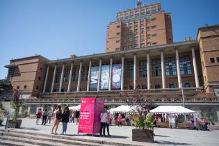 Jornada de prevención del cáncer de mama en la explanada de la Intendencia de Montevideo