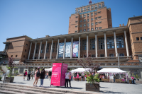 Jornada de prevención del cáncer de mama en la explanada de la Intendencia de Montevideo