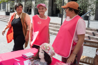 Jornada de prevención del cáncer de mama en la explanada de la Intendencia de Montevideo