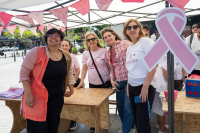 Jornada de prevención del cáncer de mama en la explanada de la Intendencia de Montevideo