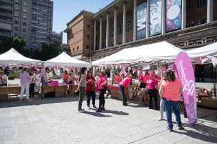 Jornada de prevención del cáncer de mama en la explanada de la Intendencia de Montevideo