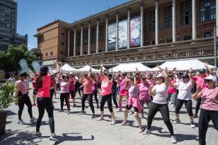 Jornada de prevención del cáncer de mama en la explanada de la Intendencia de Montevideo