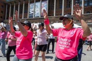 Jornada de prevención del cáncer de mama en la explanada de la Intendencia de Montevideo