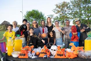 Fiesta de Halloween de la escuelita de básquetbol comunitaria Fiesta de Halloween de la escuelita de básquetbol comunitaria del Parque idea Vilariño