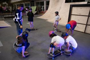  Fiesta de Halloween de la escuela de skate del Espacio Modelo