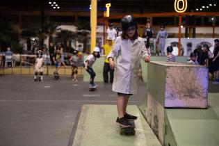  Fiesta de Halloween de la escuela de skate del Espacio Modelo