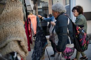 Feria de economía social y solidaria en la peatonal Sarandí