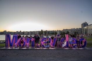 Cartel de Montevideo con ploteo por carrera San Felipe y Santiago