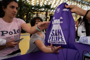 Entrega de kits de la carrera San Felipe y Santiago en el Espacio Modelo, 