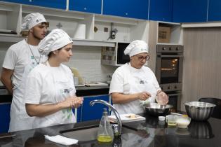 Curso de Cocina Uruguay para migrantes en el marco del Mes de las Migraciones Curso de Cocina Uruguay para migrantes en el marco del Mes de las Migraciones