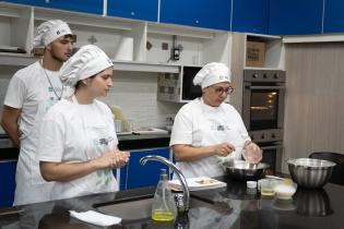 Curso de Cocina Uruguay para migrantes en el marco del Mes de las Migraciones