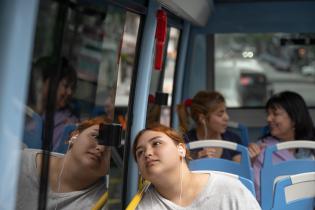 Paseo de adolescentes del Complejo Sacude en el bus turístico Paseo de adolescentes del Complejo Sacude en el bus turístico