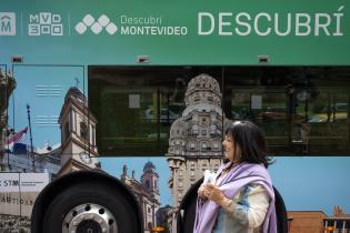 Paseo de adolescentes del Complejo Sacude en el bus turístico