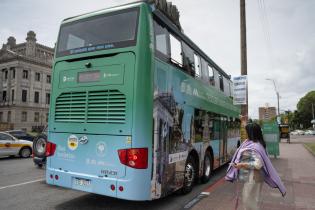 Paseo de adolescentes del Complejo Sacude en el bus turístico