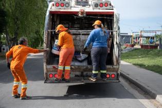 Servicio de recolección de residuos puerta a puerta en barrio Bajo Valencia