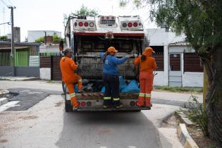 Servicio de recolección de residuos puerta a puerta en barrio Bajo Valencia