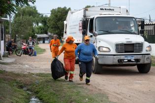 Servicio de recolección de residuos puerta a puerta en barrio Bajo Valencia