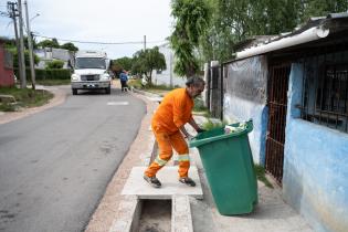 Servicio de recolección de residuos puerta a puerta en barrio Bajo Valencia