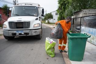 Servicio de recolección de residuos puerta a puerta en barrio Bajo Valencia Servicio de recolección de residuos puerta a puerta en barrio Bajo Valencia