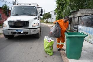 Servicio de recolección de residuos puerta a puerta en barrio Bajo Valencia