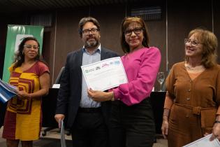 Entrega de certificados de ACNUR