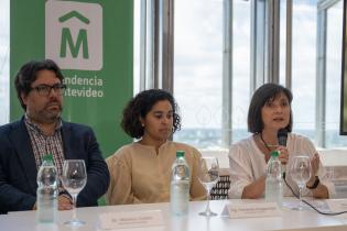 Conferencia de prensa por nuevo beneficio de estacionamiento el Día del centro