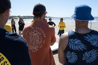 Taller de surf Adaptado, Soñando sobre las olas. Taller de surf Adaptado, Soñando sobre las olas.