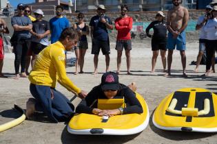 Taller de surf Adaptado, Soñando sobre las olas. Taller de surf Adaptado, Soñando sobre las olas.
