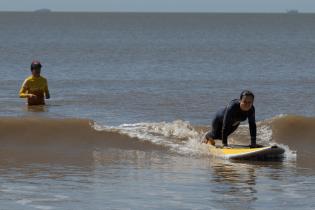 Taller de surf Adaptado, Soñando sobre las olas. Taller de surf Adaptado, Soñando sobre las olas.