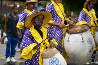 Desfile del Carnaval de las Promesas por Av. 18 de Julio Desfile del Carnaval de las Promesas por Av. 18 de Julio