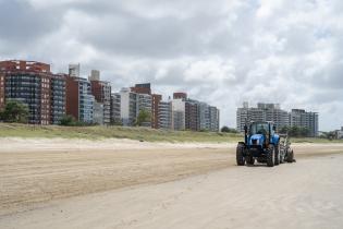 Limpieza en playa malvín