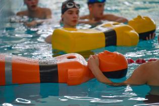 Entrenamiento nuevos guardavidas en piscina Plaza Nro. 7, 7 de enero de 2025