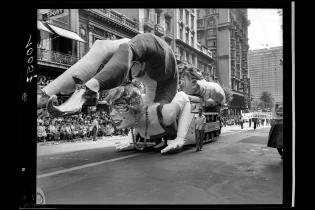 Desfile de Carnaval. Avenida 18 de Julio. Año 1962 Desfile de Carnaval. Avenida 18 de Julio. Año 1962