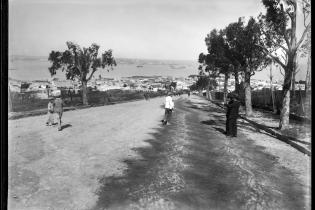 Avenida José Batlle y Ordoñez. Al fondo: bahía de Montevideo. Barrio Cerro. Año 1928