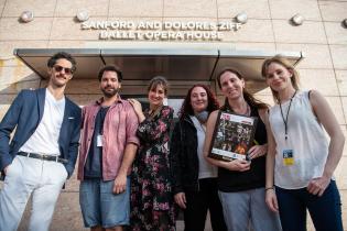 Elenco de “Nociones básicas para la construcción de puentes” de la Comedia Nacional en el Festival Internacional de Teatro Hispano (FITH) en Miami, Estados Unidos, 11 de julio de 2021 Elenco de “Nociones básicas para la construcción de puentes” de la Comedia Nacional en el Festival Internacional de Teatro Hispano (FITH) en Miami, Estados Unidos, 11 de julio de 2021