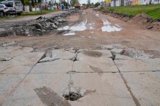 Avance de trabajos de pavimentación en Av. Don Pedro de Mendoza entre Teniente Rinaldi y Camino Capitán Tula, 24 de octubre de 2023