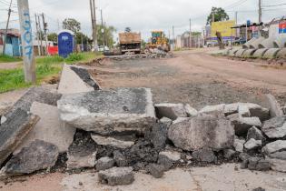 Avance de trabajos de pavimentación en Av. Don Pedro de Mendoza entre Teniente Rinaldi y Camino Capitán Tula Avance de trabajos de pavimentación en Av. Don Pedro de Mendoza entre Teniente Rinaldi y Camino Capitán Tula, 24 de octubre de 2023
