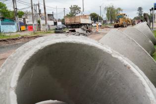 Avance de trabajos de pavimentación en Av. Don Pedro de Mendoza entre Teniente Rinaldi y Camino Capitán Tula Avance de trabajos de pavimentación en Av. Don Pedro de Mendoza entre Teniente Rinaldi y Camino Capitán Tula, 24 de octubre de 2023