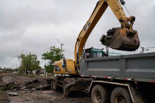 Avance de trabajos de pavimentación en Av. Don Pedro de Mendoza entre Teniente Rinaldi y Camino Capitán Tula, 24 de octubre de 2023