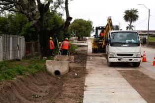 Avance de obras en veredas de las calles Coralio Lacosta y Carlos A. López, 24 de octubre de 2023