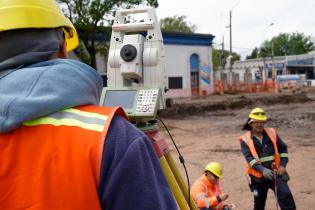 Avance de trabajos de pavimentación en la calle Pedro de Mendoza esquina Carlos A. López , 24 de octubre de 2023