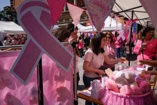  Jornada de prevención del cáncer de mama en la explanada de la Intendencia de Montevideo