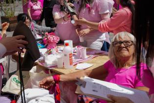  Jornada de prevención del cáncer de mama en la explanada de la Intendencia de Montevideo