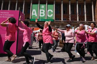  Jornada de prevención del cáncer de mama en la explanada de la Intendencia de Montevideo