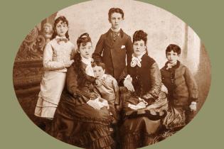 Julia Rodó, Isabel Rodó, Alfredo Rodó, Rosario Piñeyro, Eduardo Rodó y José E. Rodó. S.l. Año 1880 (aprox.) Julia Rodó, Isabel Rodó, Alfredo Rodó, Rosario Piñeyro, Eduardo Rodó y José E. Rodó. S.l. Año 1880 (aprox.)