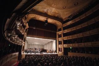 Concierto para piano y orquesta de Robert Schumann de la Orquesta Filarmónica de Montevideo. Teatro Solís