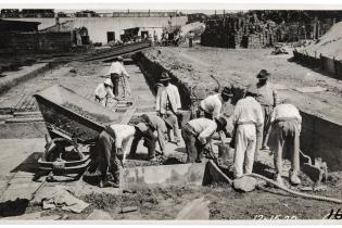 Preparando los cimientos. 12 de diciembre de 1920. Toma directa. Preparando los cimientos. 12 de diciembre de 1920. Toma directa.